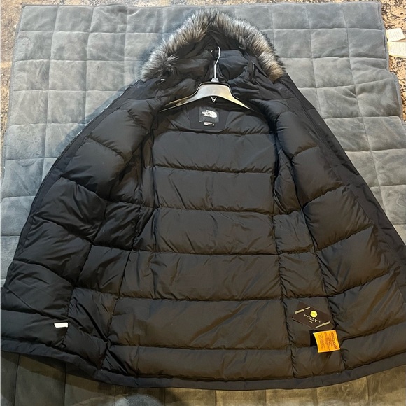 🥶The North Face Women's Black 550 Parka with Fur Hood - Picture 3 of 7